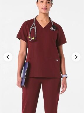 Figs Casma Three-Pocket Scrub Top